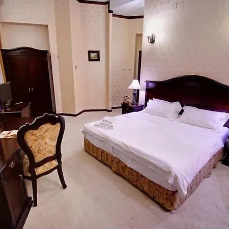 Carol Hotel