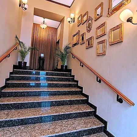 Hotel Carol